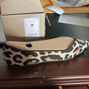 NEW Rothy’s Size 9 dessert cat